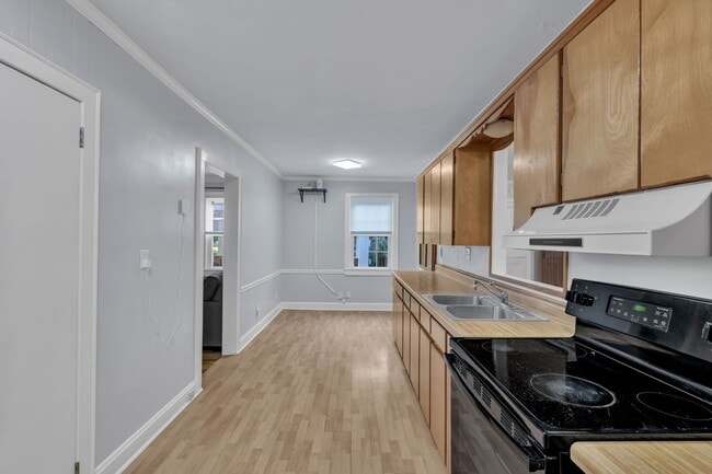 Building Photo - Well-maintained 3-bedroom, 1-bath all brick ranch offering 1,253 sq. ft. of functional living space