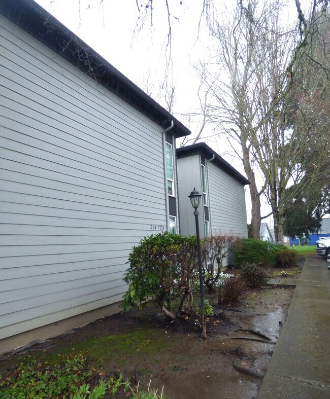 Building Photo - 1768 Park Ave NE