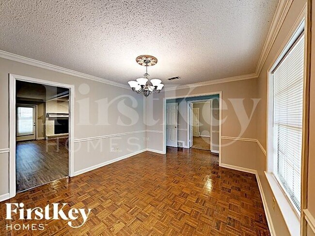 Building Photo - 1053 Boones Hollow Dr