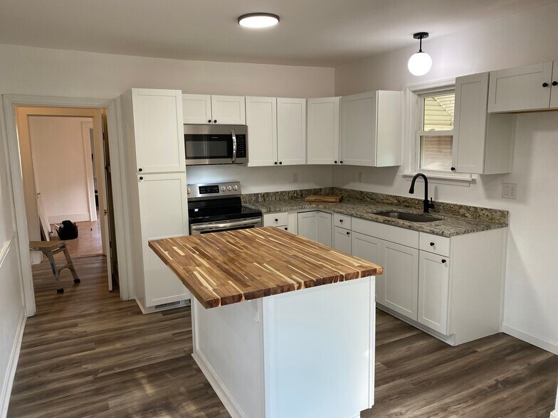 Kitchen - 2416 Sherry Rd