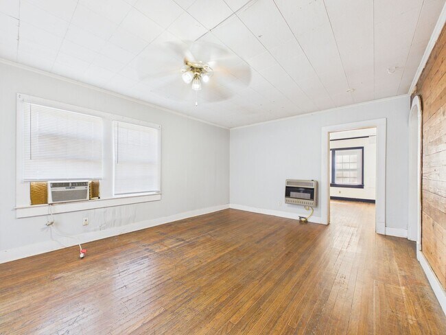 Building Photo - 324 General Mouton Ave