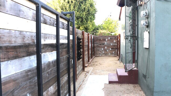 Building Photo - 556 Indiana Ave