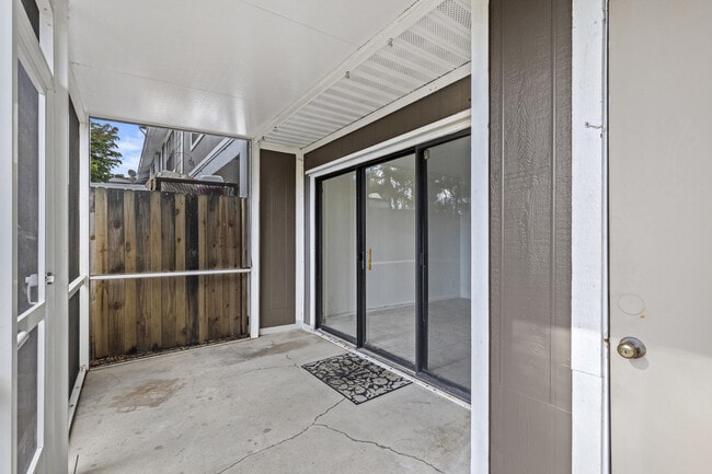 Building Photo - 814 Hill Dr