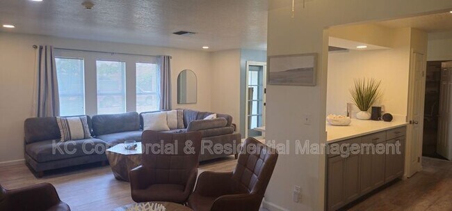 Building Photo - 589 Coconut St