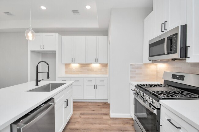 Building Photo - 2349 Hoskins Dr