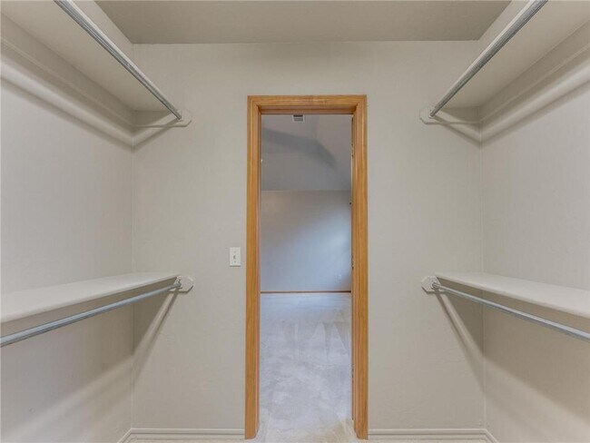 Building Photo - 1004 SW 127th Pl