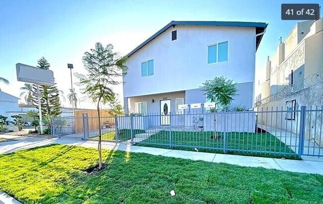 Building Photo - BROADWAY (10611)