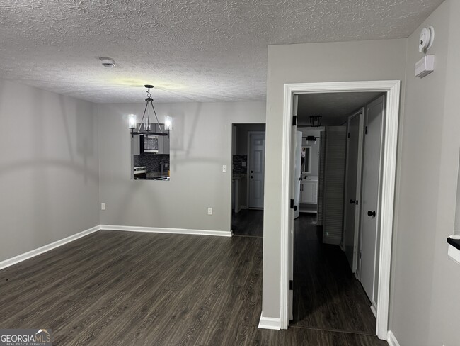 Building Photo - 170 Highland Park Dr