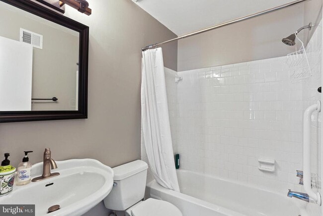 Building Photo - 3820 Palmetto Ct