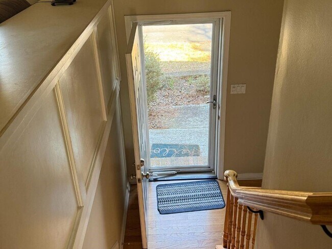 Building Photo - 1733 Ellenwood Dr NE