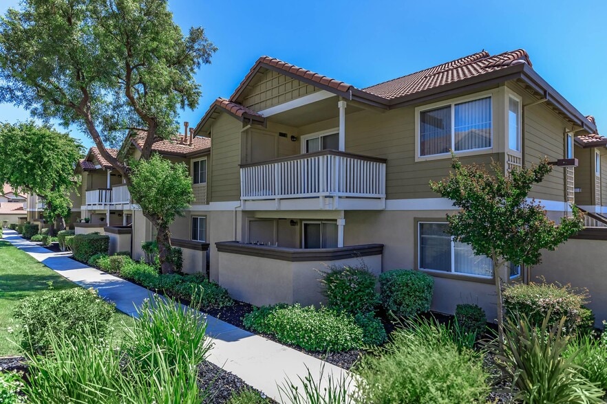Building Photo - Woodland Hills