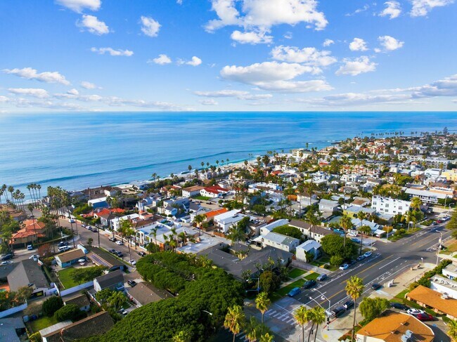Building Photo - 2BR Coastal La Jolla Apartment | Steps to Windansea Beach