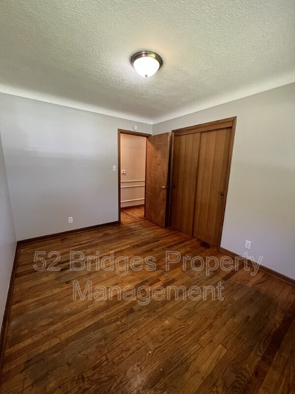 Building Photo - 3122 Shawnee Ave