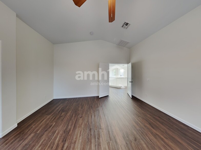 Building Photo - 3910 E Hematite Ln