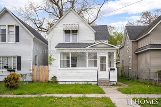 Building Photo - 1468 Jiroch St