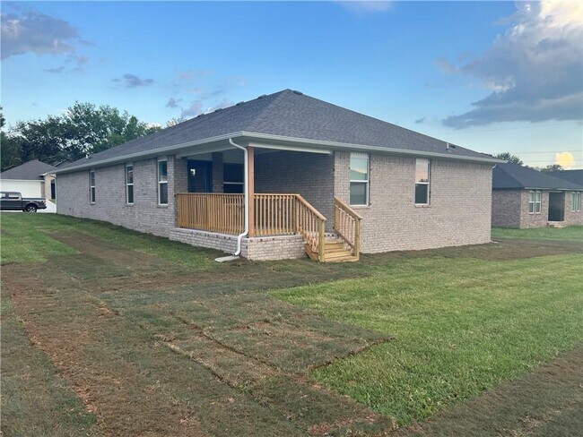 Building Photo - 3108 N Bella St