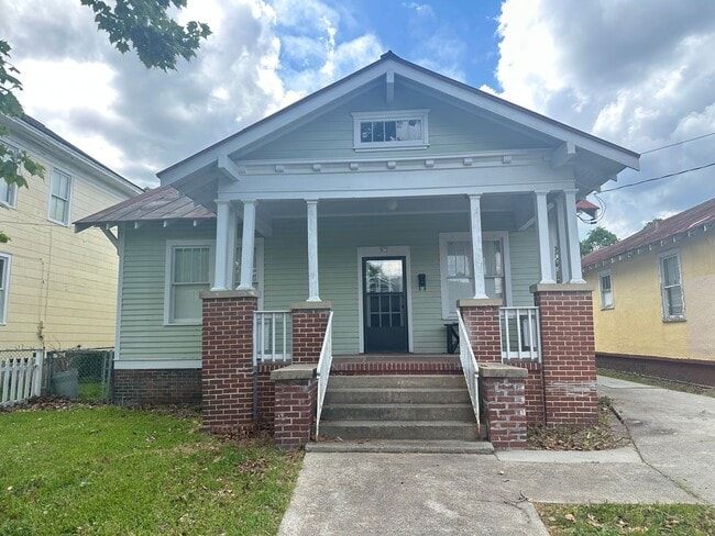 Primary Photo - 925 Holden St