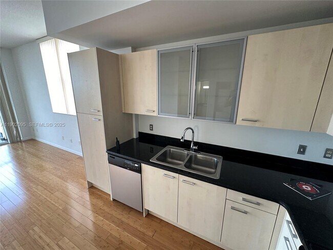 Building Photo - 1350 NW 8th Ct