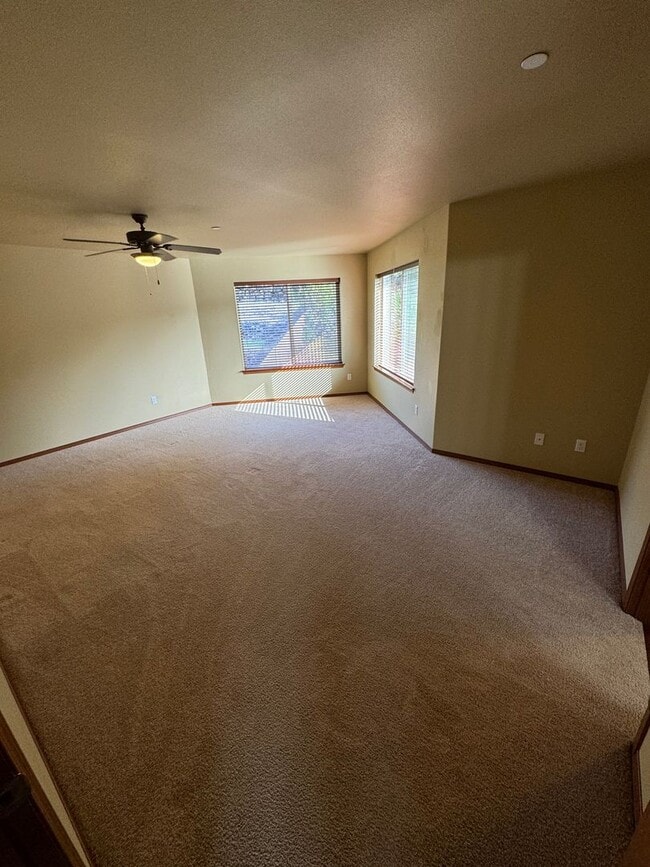 Building Photo - 1190 Swan Loop
