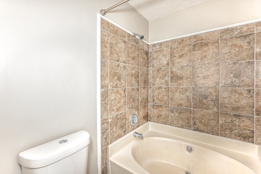 Building Photo - 1551 Willow Creek Ct