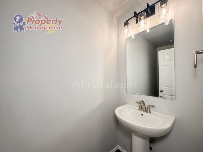 Building Photo - 709 W Smoky Quartz St