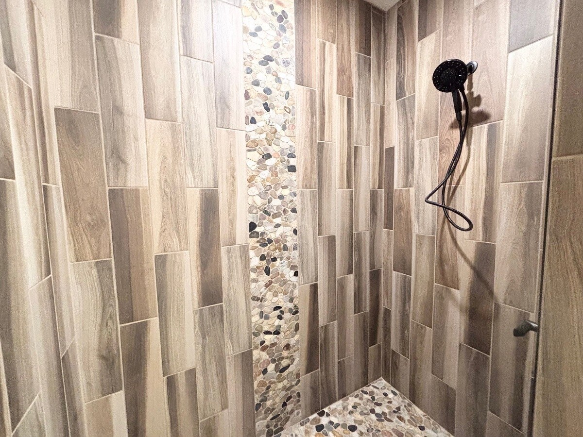 Building Photo - 575 Main St W