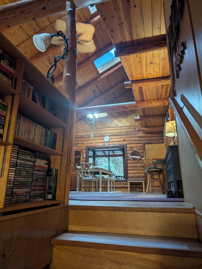 Building Photo - 7312 E Evans Creek Rd