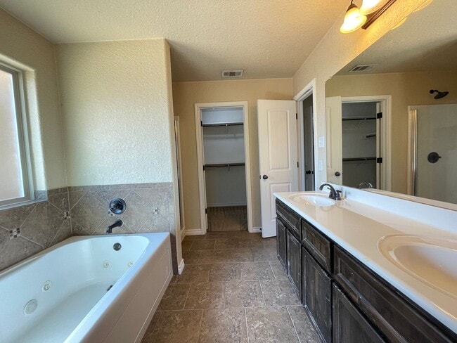 Building Photo - 601 W Little Dipper Dr