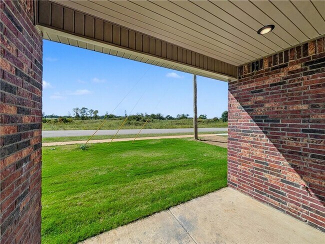 Building Photo - 6807 SW Basswood Ave