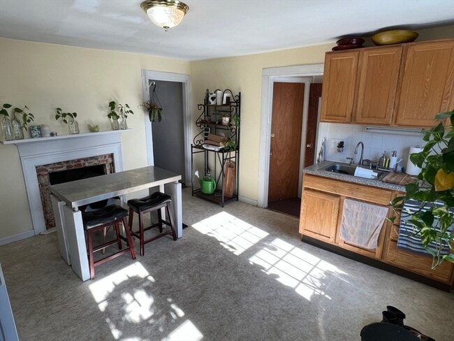 Building Photo - 797 Main St