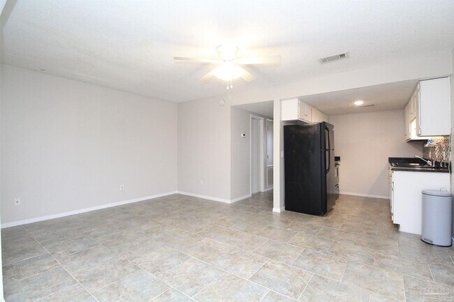 Building Photo - 416 Waycross Ave