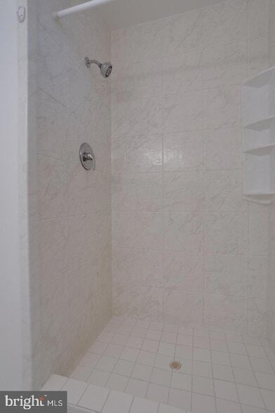 Building Photo - 7117 Hadlow Ct