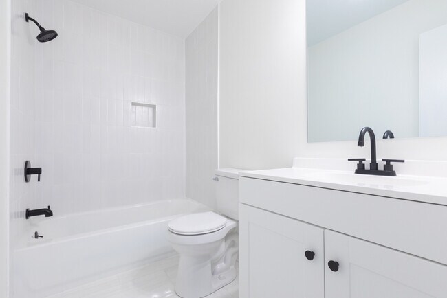 Building Photo - 605 Bonnie Bell Ln