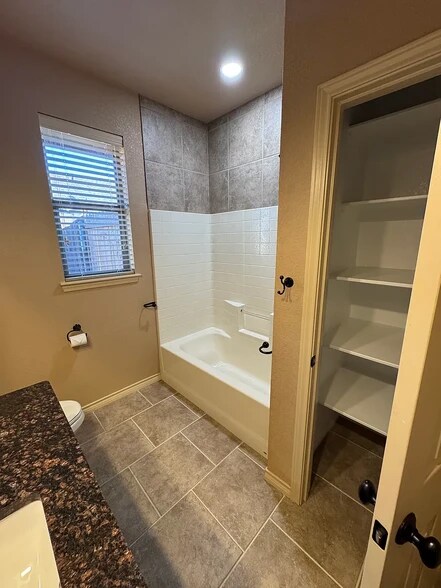 Building Photo - 610 Benelli Dr