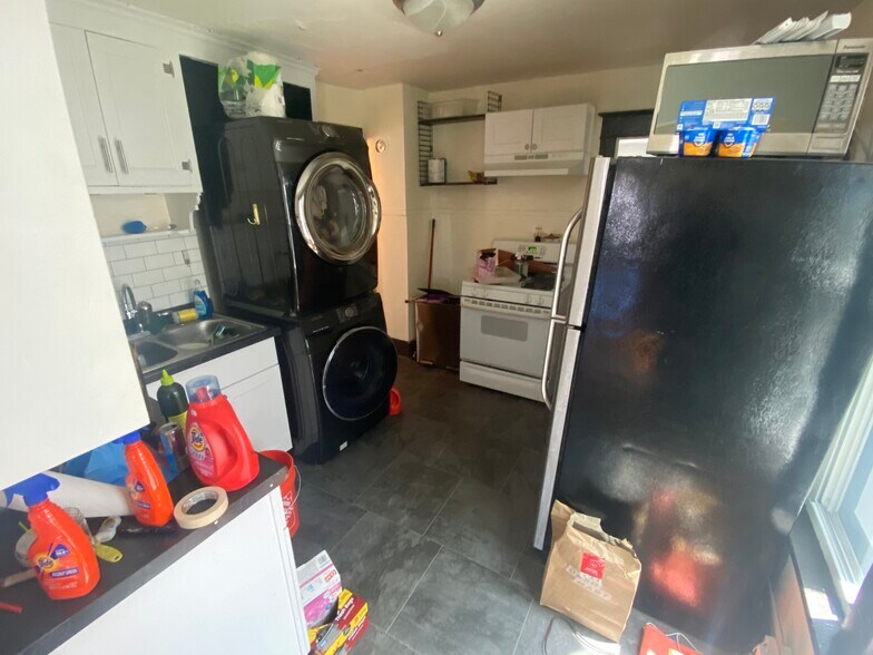 Kitchen - 1715 6th St NE