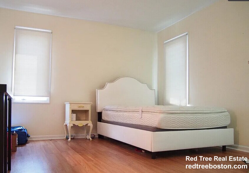 Building Photo - 9 Etna St