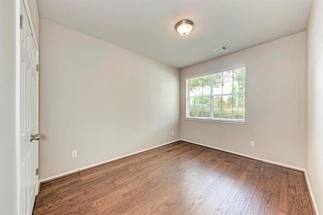 Building Photo - 11512 Shadow Creek Dr