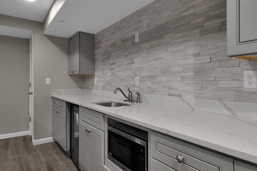Building Photo - 6743 Palmetto Dr