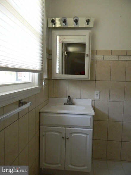 Building Photo - 3536 Lynne Haven Dr