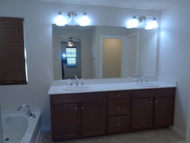 Building Photo - 200 Candela Cir