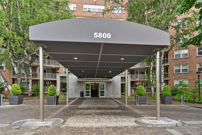 Building Photo - 5800 Arlington Ave