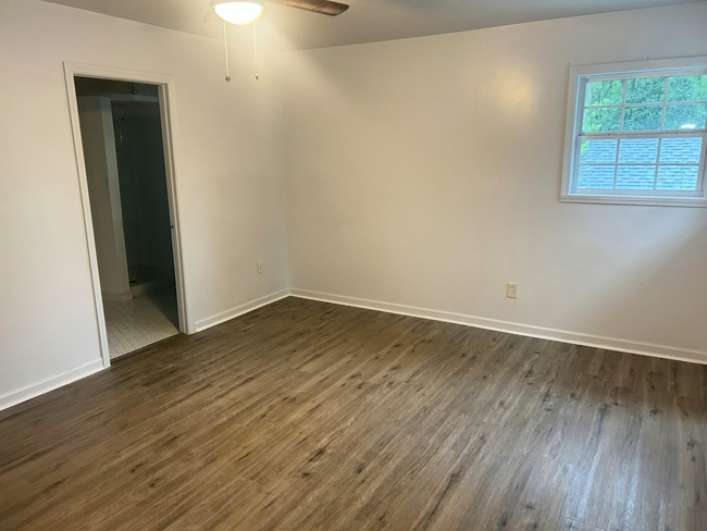 Building Photo - 1011 Ave Of Pines