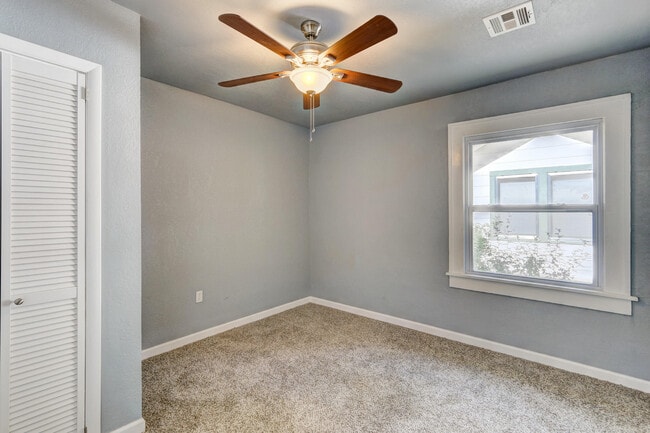 Building Photo - Remodeled Retreat w/ Covered Patio, Front ...