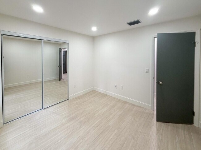 Building Photo - 13165 Chadwick Ct