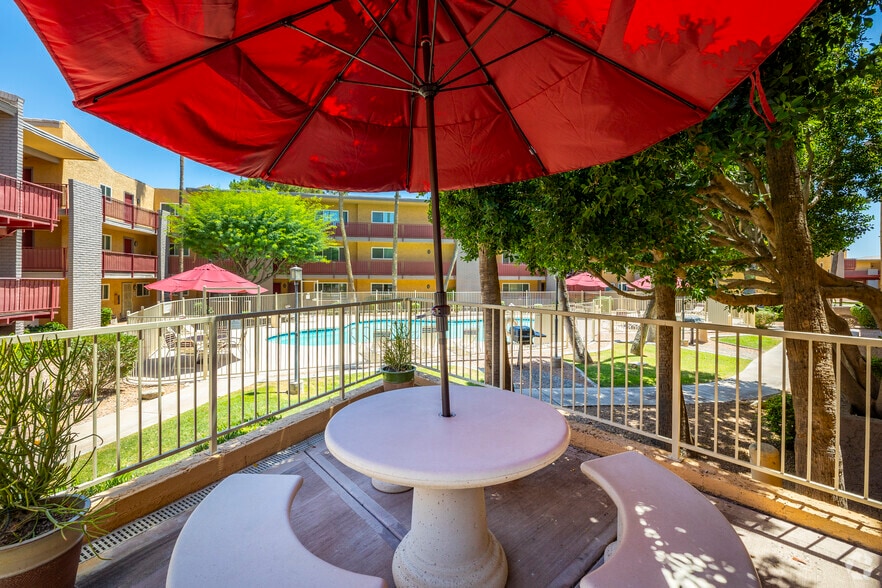 Picnic Area - Scottsdale Serrento