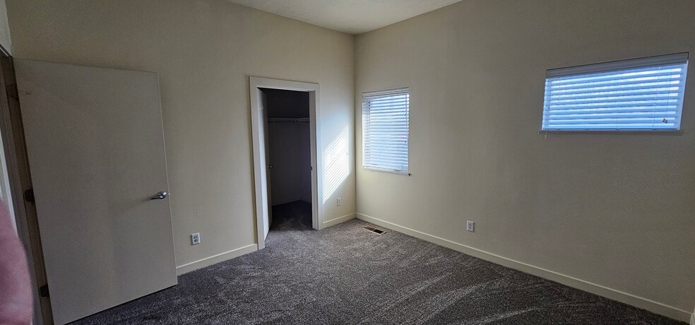 Building Photo - 725 S 200 W