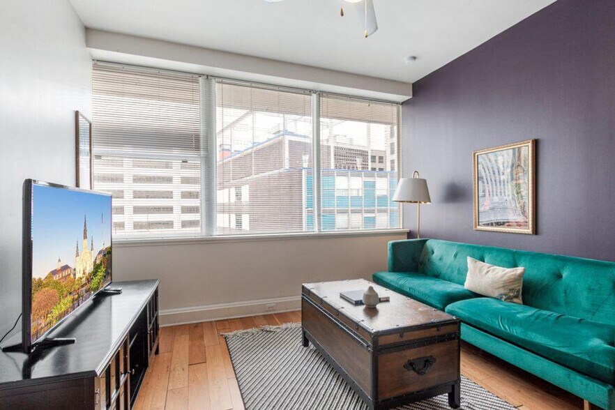 Building Photo - 925 Common St