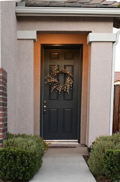 Building Photo - 2580 N McArthur Ave