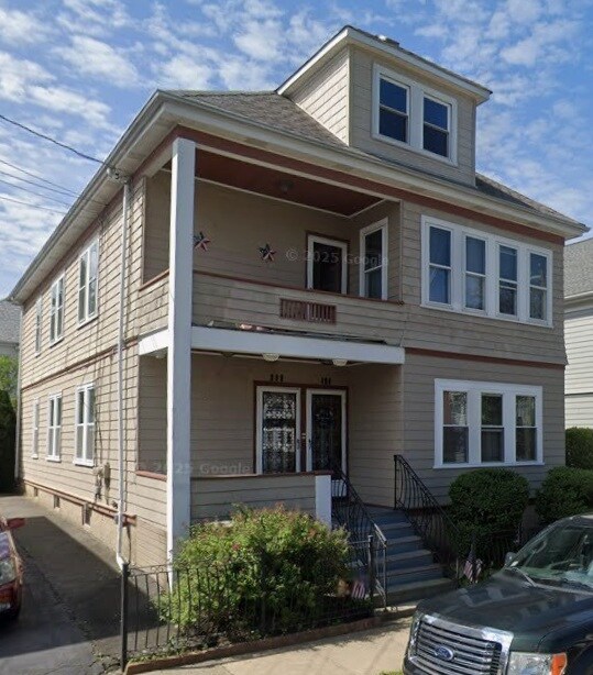 Building Photo - 398 Bedford St
