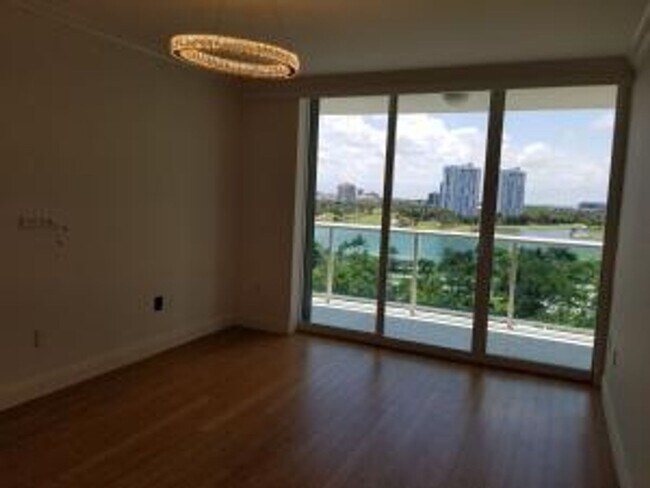 Building Photo - 20201 E Country Club Dr